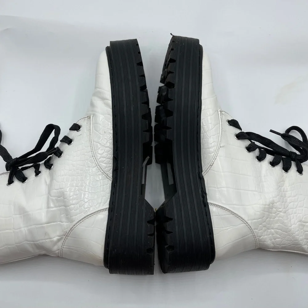 Nastygal White Faux Leather‎ Ankle Boots Size 39